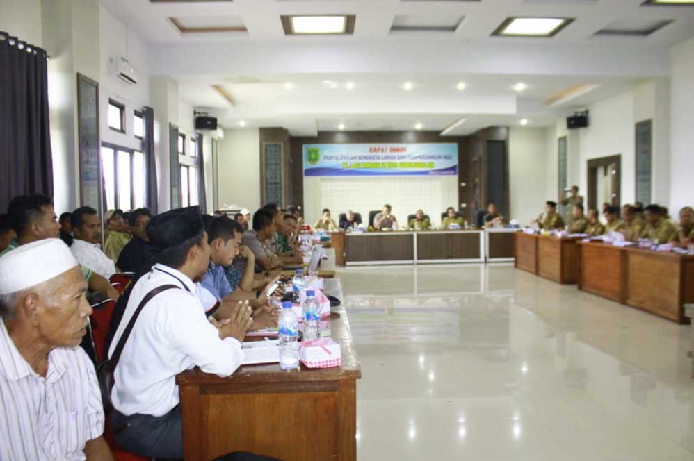 Rapat Umum Penyelesaian Sengketa Lahan PT Laot Bangko Nyaris Ricuh