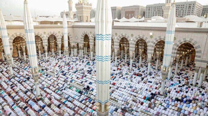 shalat iedul fitri di masjid nabawi