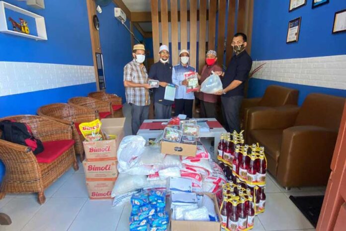 Rumoh Umat Mulai Salurkan Sembako dan Masker Rumoh Umat Mulai Salurkan Sembako dan Masker