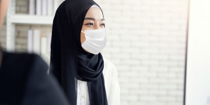 tampil-dengan-makeup-cantik-saat-menggunakan-masker-siapa-bilang-nggak-bisa-200617a