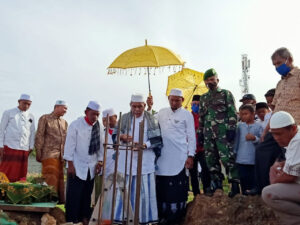 Abu Ulee Titi Lakukan Peletakan Batu Pertama Masjid Tgk Diblang