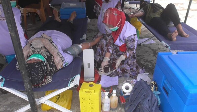 Warga Mendonorkan Darahnya ke PMI Aceh Singkil