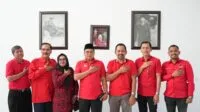 Ketua DPC PDIP Kabupaten Nagan Raya, Jamaluddin Idham (paling kanan) memaparkan sejumlah program pemenangan pada Pemilihan Legislatif (Pileg) 2024 di Kantor DPD PDIP Aceh. (Dok. Pribadi)