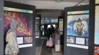 Aneuk Muda Aceh Unggul Hebat (AMANAH) berkolaborasi dengan Komunitas Kanot Bu mengadakan pameran seni visual di Museum Tsunami Aceh, Minggu (7/7/2024). (Foto: Kanal Aceh/Dok Amanah)